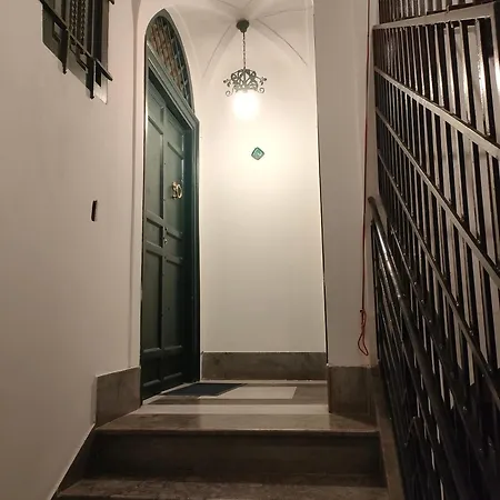 Duca Di Maqueda Nel Pieno Centro Dell Citta' A 5 Minuti Dalla Stazione Degli Autobus E Dei Treni 3* Palermo